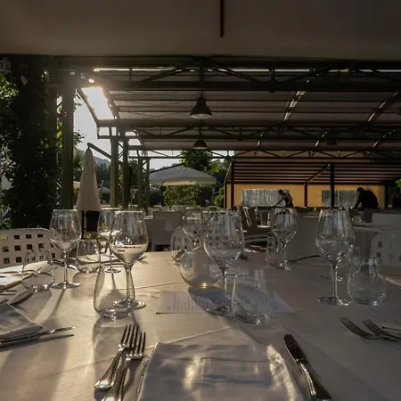 Magione Papale Relais 라킬라